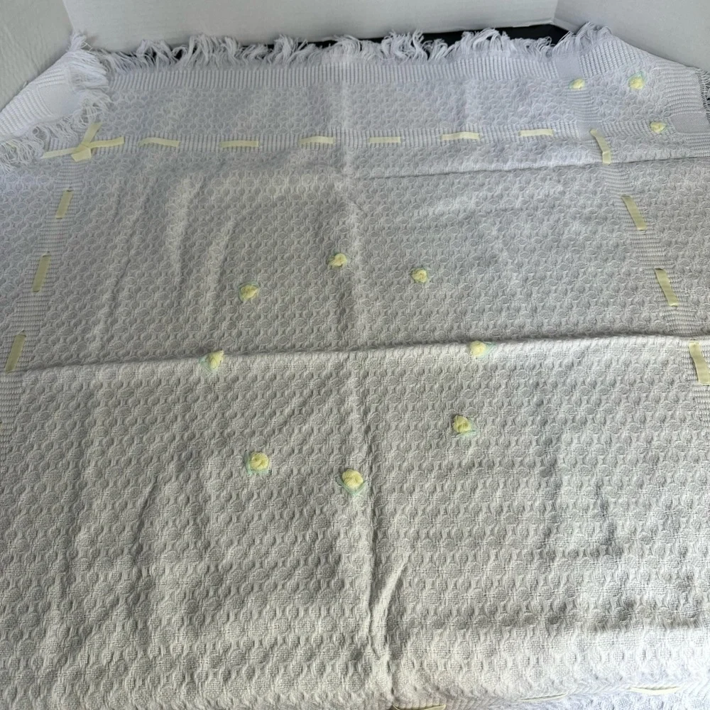 Vintage Half Moon Knit Acrylic Baby Blanket‎ White Yellow Ribbon Yellow Roses